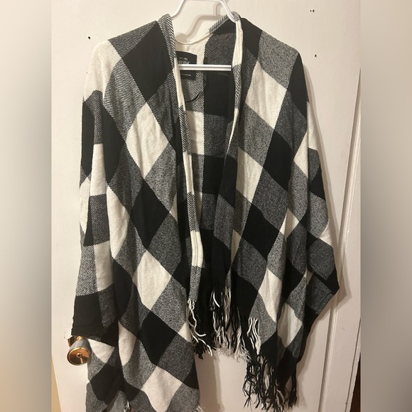 Ardene Plaid Blanket Shawl in Black/White OSFA - Picture 1 of 4